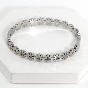 Floral Silver Bracelet Q334